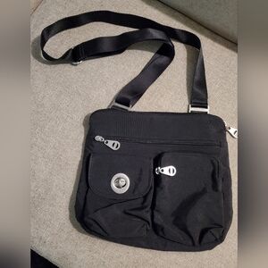 Baggallini cross body purse